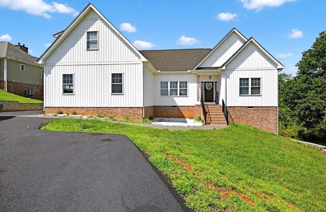 Sunset Cove Waterfront, Sleeps 14, Open concept