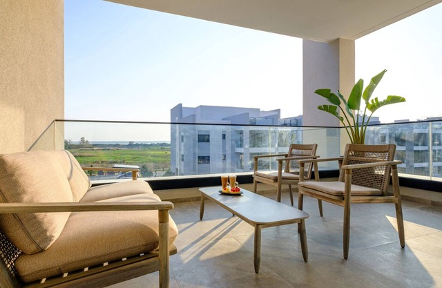 Sunset Gardens IV - Two Bedroom Apartment, Sleeps 4