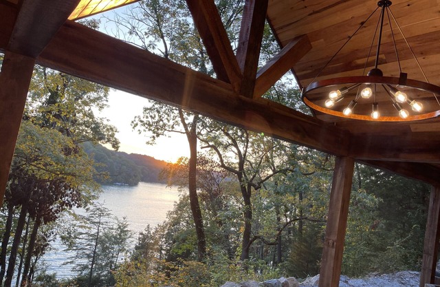 Sunset Lake Cottage at Mammoth Cave