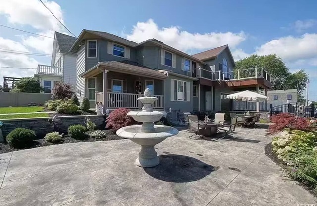 Sunset Lake House in Olcott Beach, NY