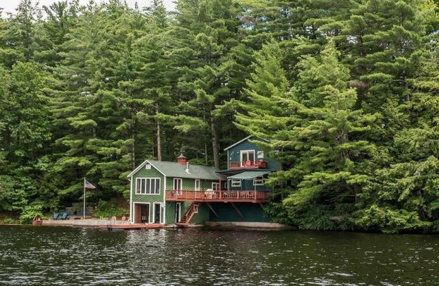 Sunset Lodge: Eine Waterfront Lodge, Bootshaus und Dock, Colton, NY