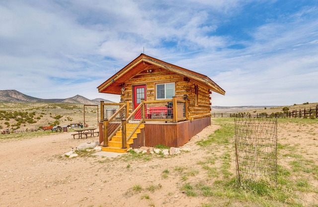 Sunset & Mtn Views: Rustic Colorado Retreat!