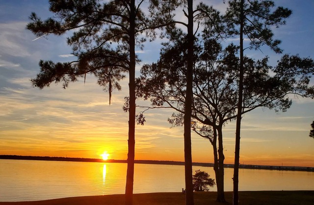 ☀️ Sunset Oasis - Lakefront Condo 🚤