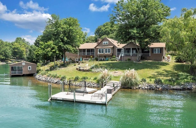 Sunset Paradise: A Private Retreat. Come Relax, Refresh & Renew!