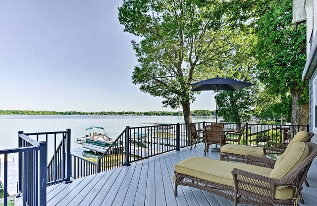 Sunset Paradise | Covered Deck, Fire Pit, Lounge Chairs+ Kayaks