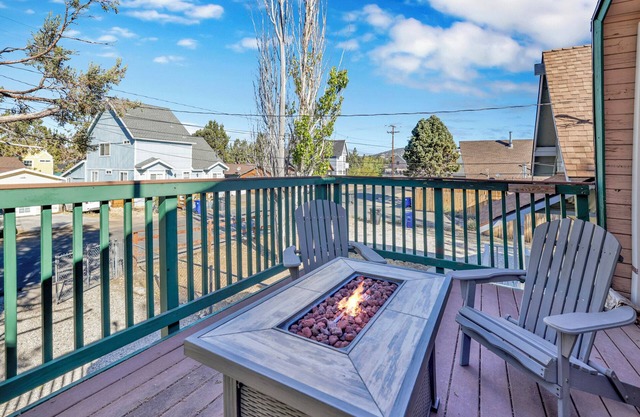 Sunset Pines Retreat Cottage at Big Bear - Foosball