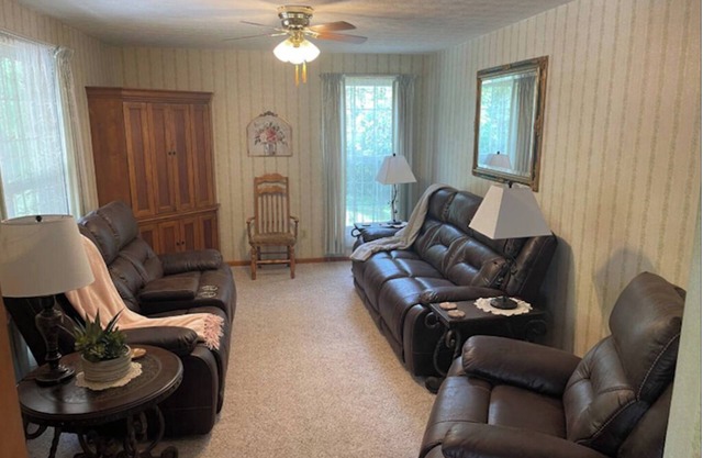 Sunset Place - Charming 3-bedroom house in Waynesville with AC, WiFi, Pool Table