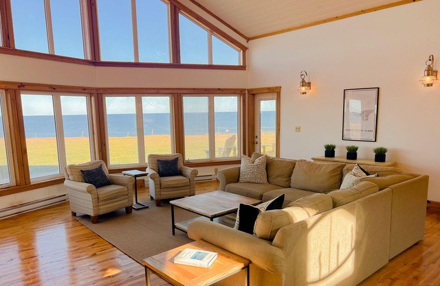 Queen's Landing - Direkt am Meer, zu Fuß zum Strand von Cousins Ufer, tolles Mehrfamilienhaus