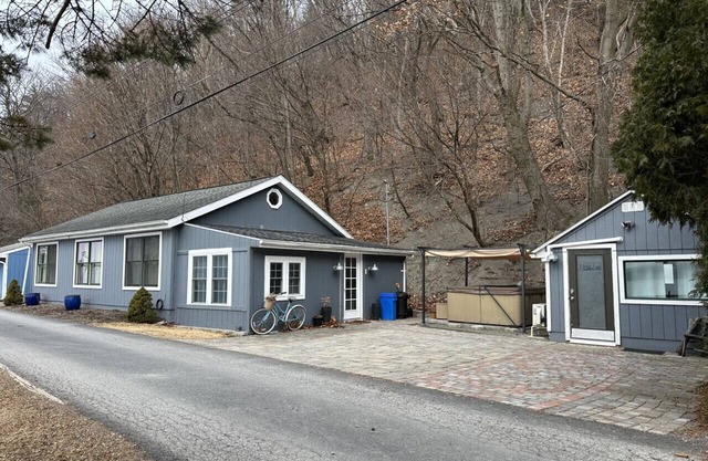 Sunset Retreat Cayuga Cottage w/ hot tub - Cayuga Lake- Panoramic views & Yard. Pet Friendly!