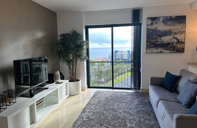 Sunset Seas View Modern T1 Self Catering Apartment