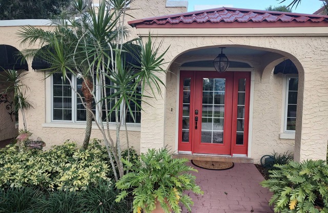 Sunset Serenade at your Beach House on Lake Jackson