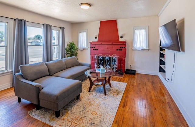 Sunset Suite - 1 bed 1 bath - One Bedroom In Historic Downtown!