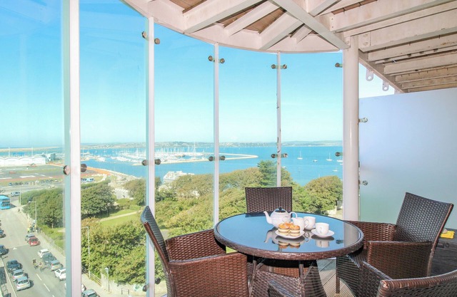 SUNSET VIEW, family friendly in Castletown, Portland