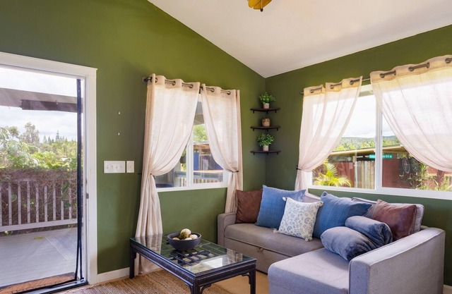 Sunset-view tropical escape on Red Road w/ fruit trees & W/D - snowbird-friendly