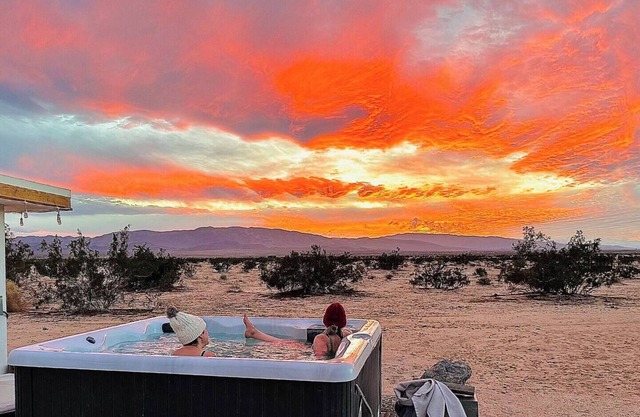 Sunsets + Hot Tub + Starlink, 15 mins to Park