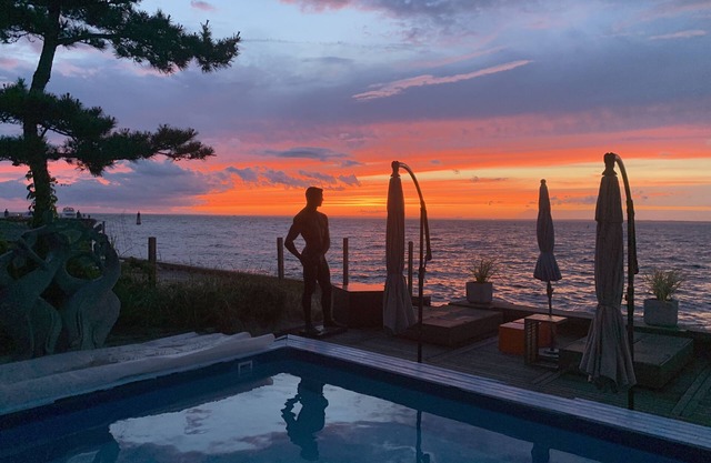 Sunsets on the Bay: Luxe 5-BR in Best Pines Location