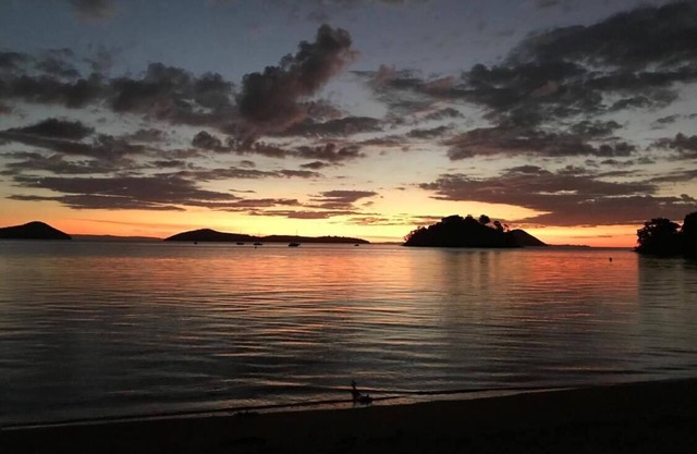 SUNSETS, SEA, SERENITY IN OAMARU BAY - ENTIRE HOUSE WITH UNSURPASSED VIEWS!