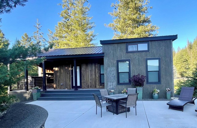 Sunsets! Trails! Nature! Meadows! Creeks! Explore 47 Acres!
