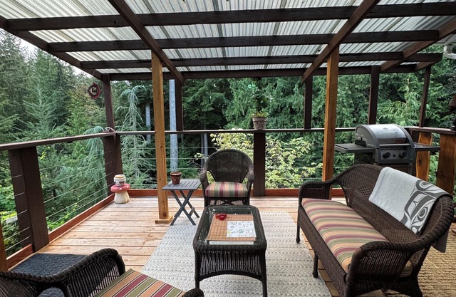 Sunshine Acre Falls,a charming 2 bedroom home near welcoming Madeira Park.