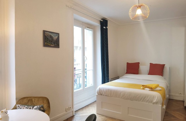 Sunshine apt with elevator 500m to Printemps 9arr / near Metro