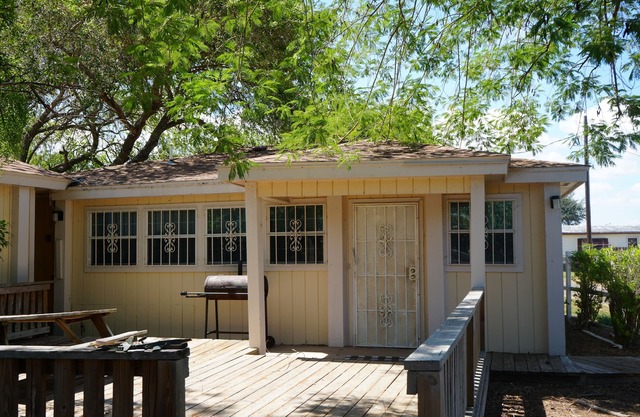 Sunshine Cabin, Fully Furnished, BBQ Pit, Fishing pier not waterfront pier