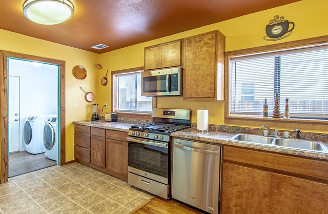 Sunshine Cottage | 2 Bed, 2 Bath