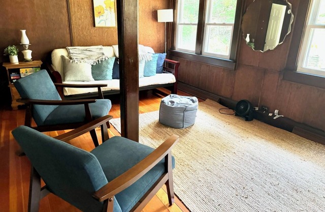 Sunshine Country Cottage near Bethel Woods Center for the Arts