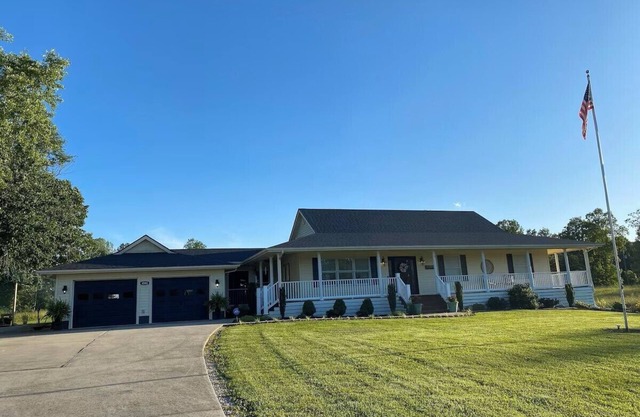 Sunshine Escape: Spacious 6-BDR Home w/ Patio, Fire Pit & 2 Miles to Marina