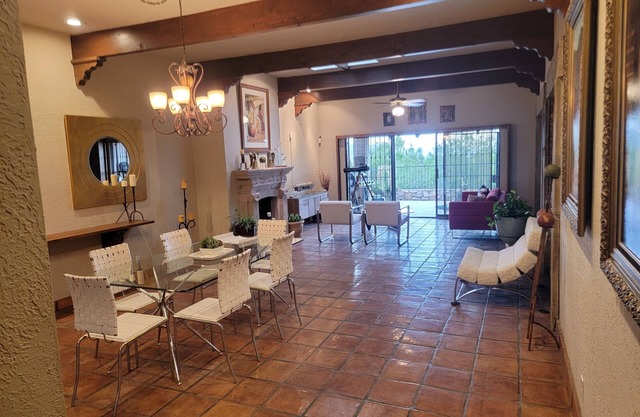 NICE CONDO NEAR I10 WITH 4 QUEEN BEDS VIEWS OF 2 COUNTRIES, AND 3 STATES.