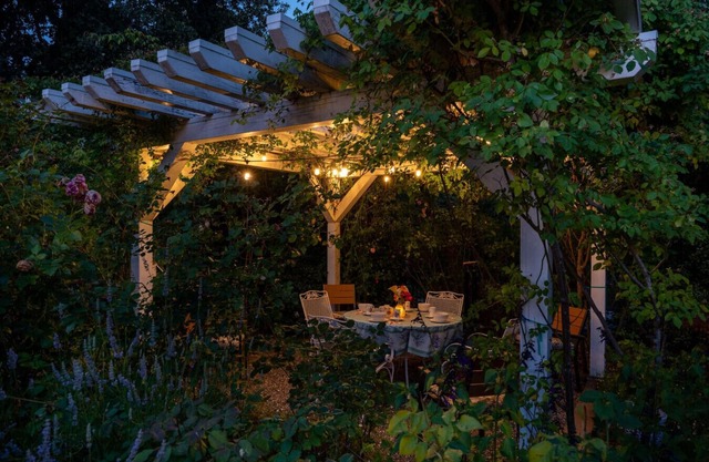 Sunshine Farmhouse - A Sanctuary in Solvang