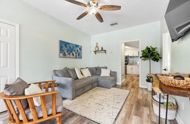Sunshine House 2|1 Blk to Beach| Close to Mayo