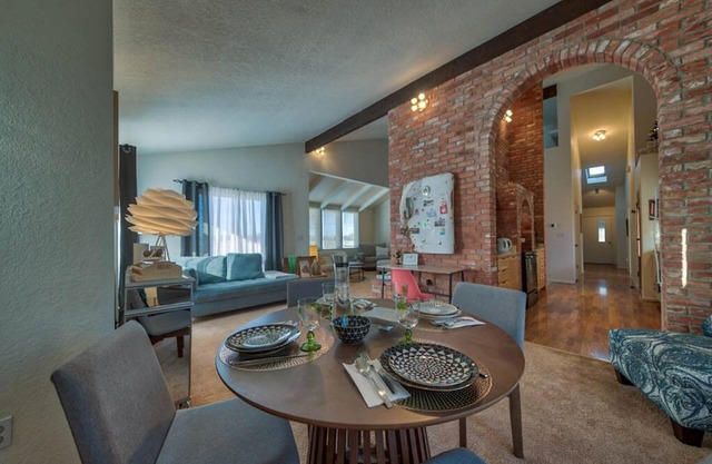 Sunshine Retreat- quiet home near Northwest College!