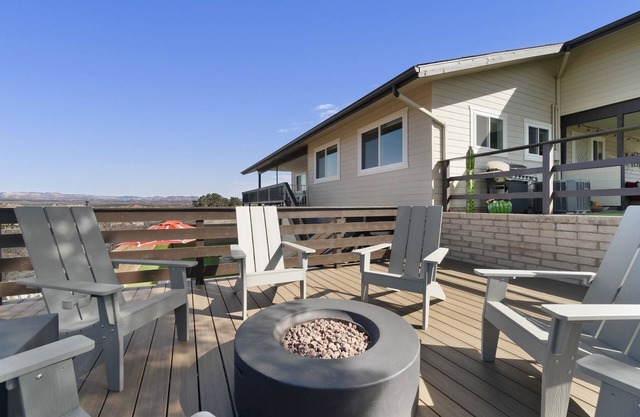 Sunshine's Hilltop Lookout