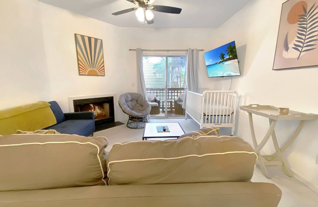 Bright 1-bedroom luxury condo in adorable Wilmington with WiFi, AC