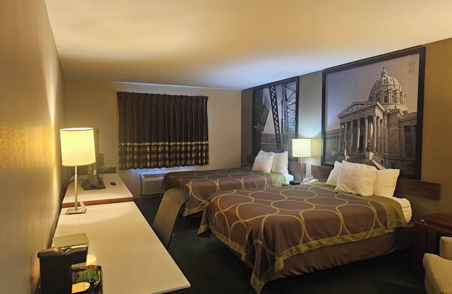 Super 8 by Wyndham Ava