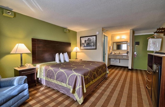 Super 8 by Wyndham Bangor