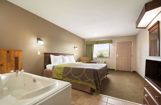Super 8 by Wyndham Baton Rouge/I-12