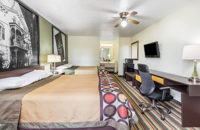 Super 8 by Wyndham Brookhaven