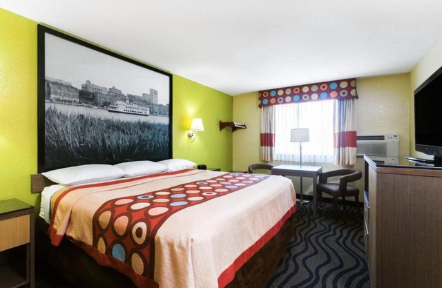 Super 8 by Wyndham Brunswick/St Simons Island Area
