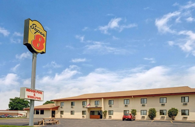 Super 8 by Wyndham Buffalo