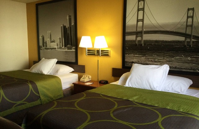 Super 8 by Wyndham Canton/Livonia Area