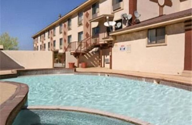 Super 8 by Wyndham Carlsbad