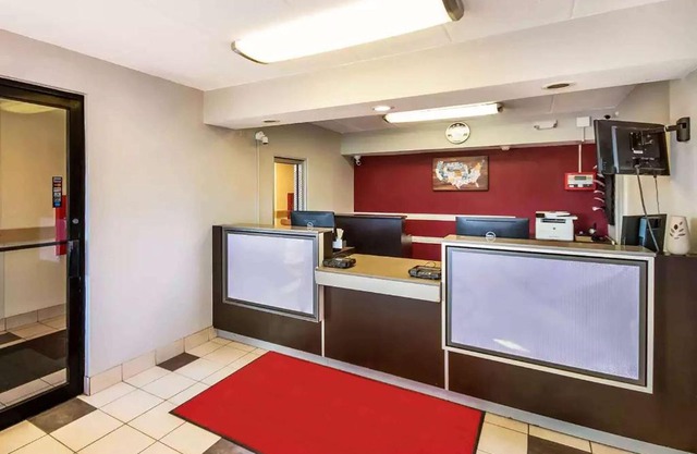 Super 8 by Wyndham Charleston WV