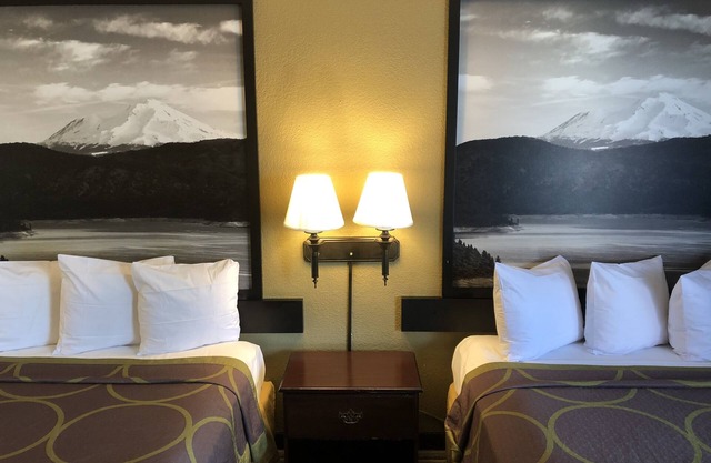 Super 8 by Wyndham Corning
