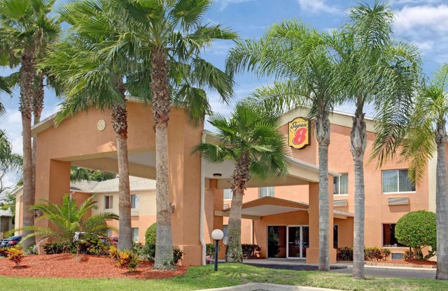 Super 8 by Wyndham Daytona Beach