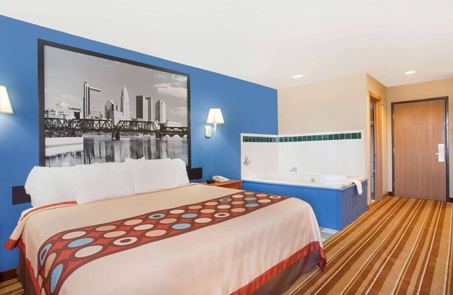 Super 8 by Wyndham Defiance