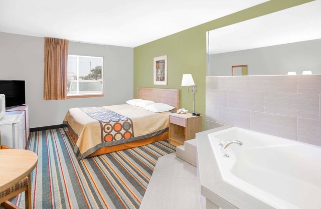 Super 8 by Wyndham East Moline
