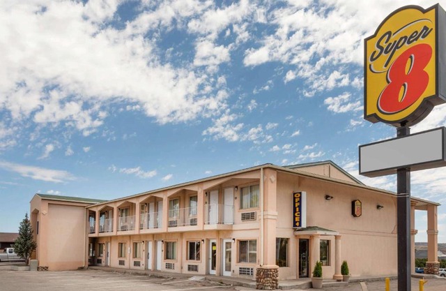 Super 8 by Wyndham Evanston