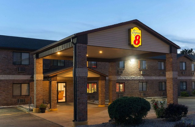 Super 8 by Wyndham Farmington