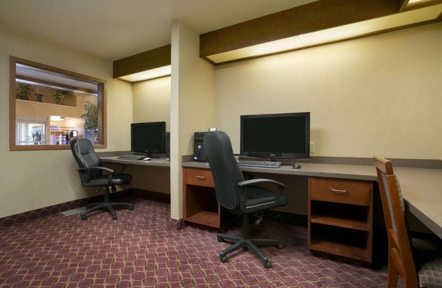 Super 8 by Wyndham Fort Nelson BC